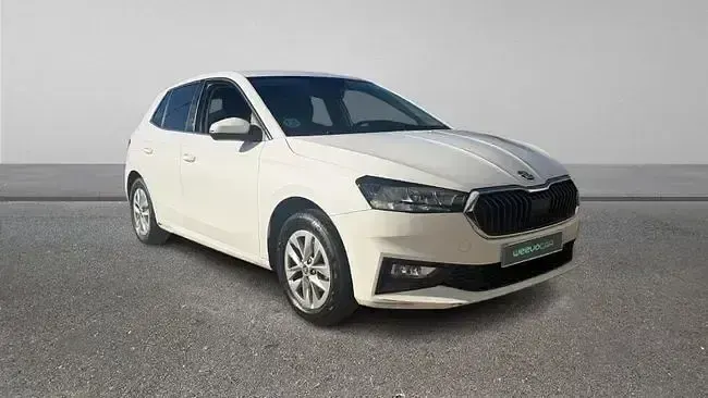 Usado Skoda Fabia Selection 95 CV (69 kW) 2024 Blanco Utilitario
