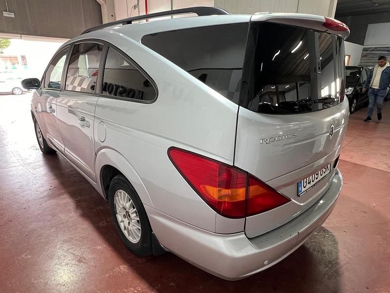 Usado SsangYong Rodius Limited 165 CV (121 kW) 2009 Gris Monovolumen