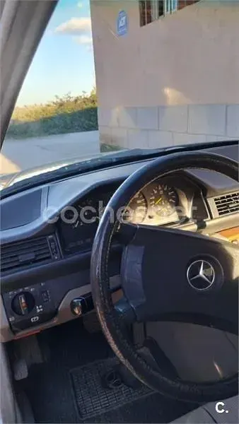 Usado Mercedes E300 Classic 177 CV (130 kW) 1998 Gris / plata Familiar