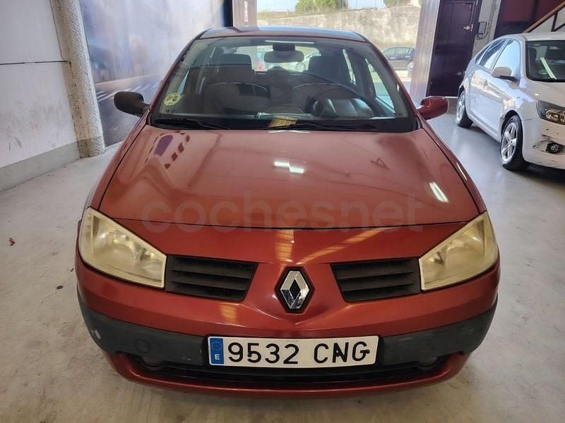 Usado Renault Mégane II Expression 98 CV (72 kW) 2003 Rojo Berlina