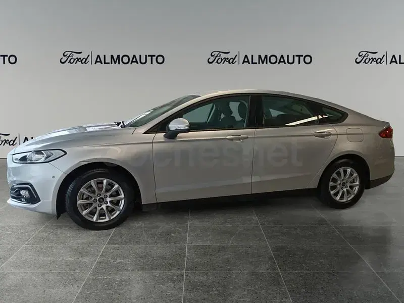 Usado Ford Mondeo Trend 150 CV (110 kW) 2020 Gris / plata Berlina