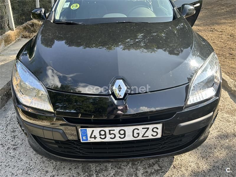 Negro Usado 2010 Renault Mégane III Dynamique Berlina | 8600 € (Precio justo) - Imagen 1/4