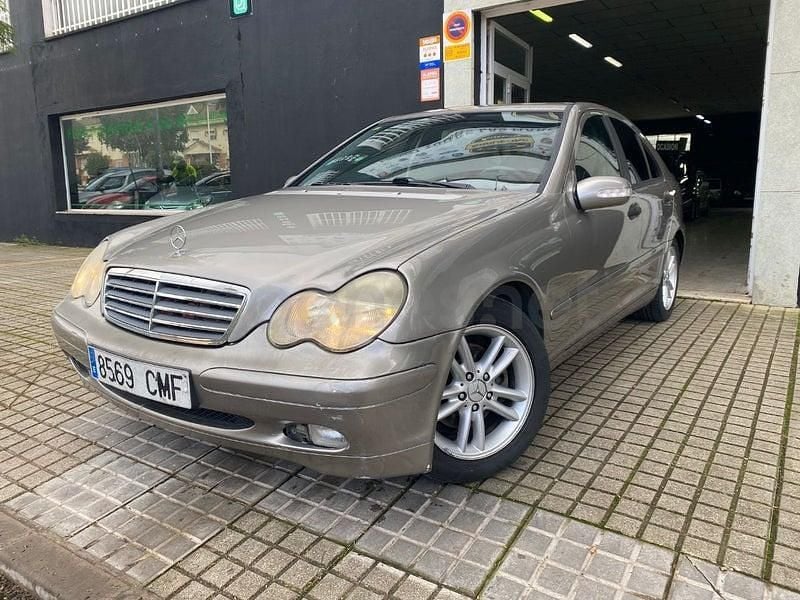 Usado Mercedes C220 Elegance 150 CV (110 kW) 2004 Beige Berlina