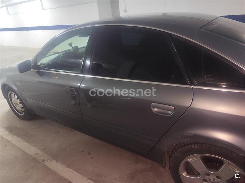 Usado Audi A6 150 CV (110 kW) 1998 Gris / plata Familiar