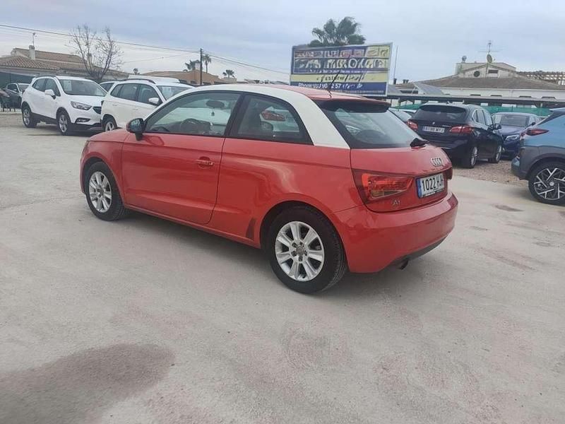 Usado Audi A1 Ambition 105 CV (77 kW) 2012 Rojo Utilitario