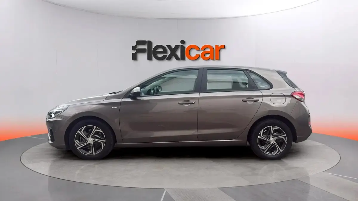 Usado Hyundai i30 120 CV (88 kW) 2021 Marrón Berlina