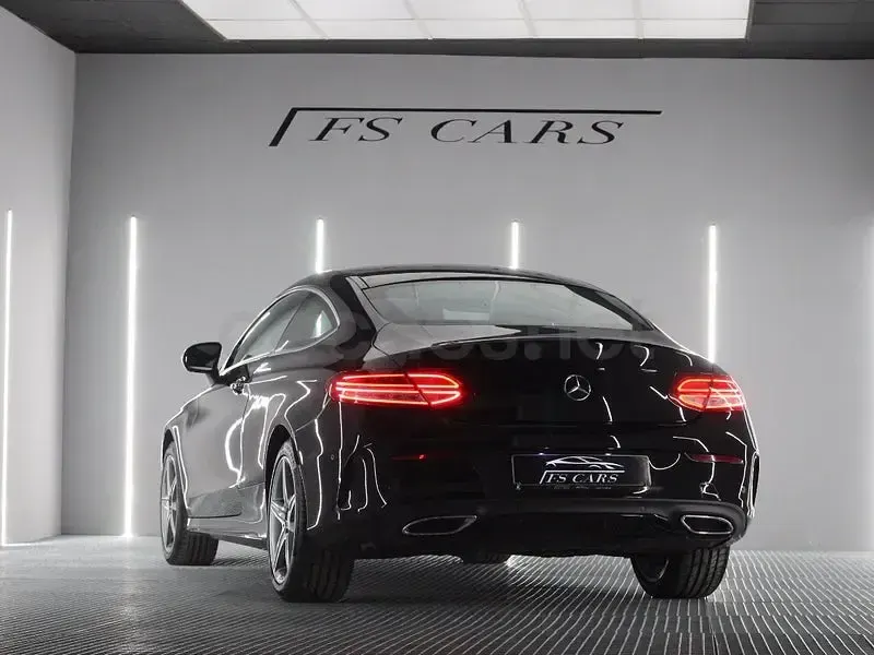 Usado Mercedes C220 170 CV (125 kW) 2016 Negro Coupe
