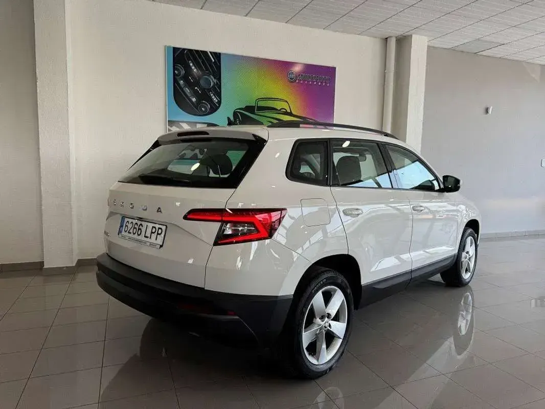 Usado Skoda Karoq Ambition 150 CV (110 kW) 2021 Blanco SUV