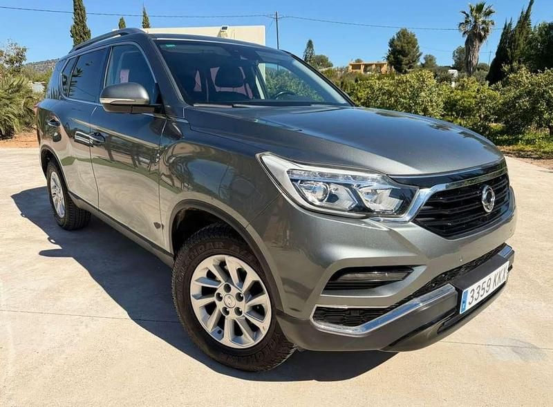 Usado Ssangyong (KGM) Rexton 181 CV (133 kW) 2018 Gris SUV