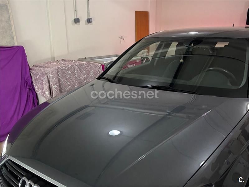 Usado Audi A3 116 CV (85 kW) 2018 Gris / plata Berlina