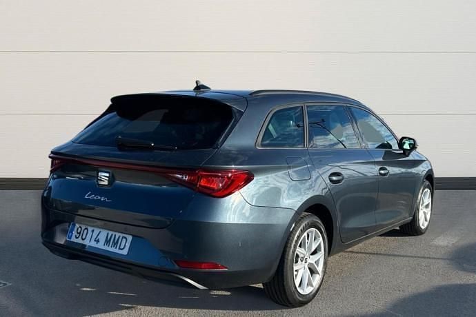 Usado Seat Leon Style 116 CV (85 kW) 2023 Gris Utilitario