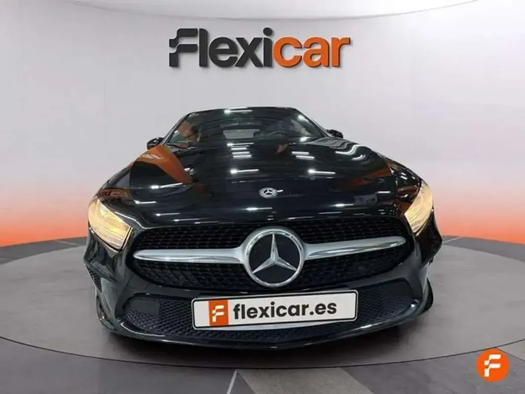 Usado Mercedes A180 109 CV (80 kW) 2020 Negro Utilitario