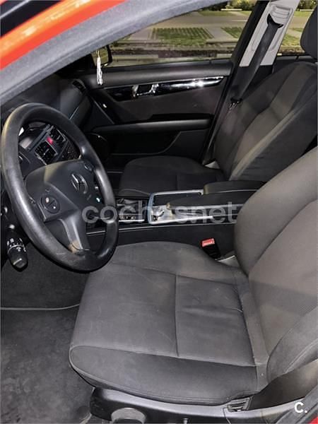 Käytetty Mercedes C220 Avantgarde 170 HP (125 kW) 2010 Punainen Sedan