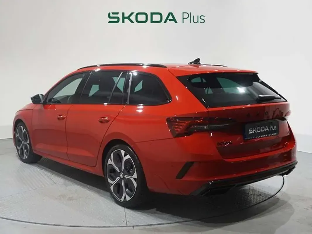 Nuevo Skoda Octavia RS 265 CV (194 kW) 2025 Rojo Familiar