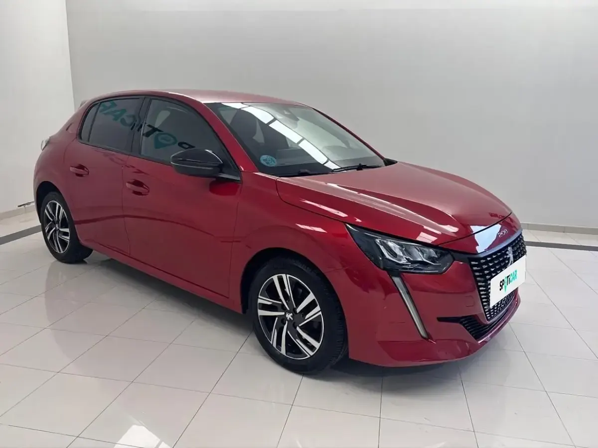 Usado Peugeot 208 Allure 101 CV (74 kW) 2022 Rojo Utilitario