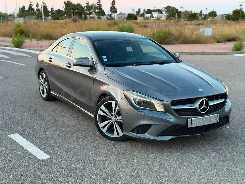 Usado Mercedes CLA220 Urban 177 CV (130 kW) 2015 Gris / plata Coupe