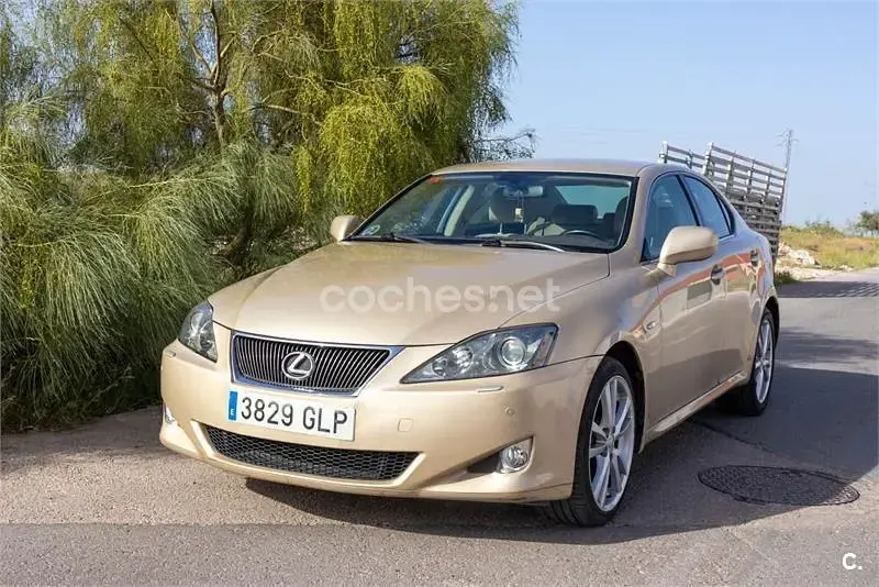 Usado Lexus IS220d Sport Line 177 CV (130 kW) 2009 Beige Berlina