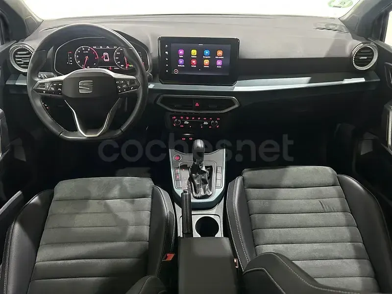 Usado Seat Arona FR 115 CV (84 kW) 2025 Gris / plata SUV