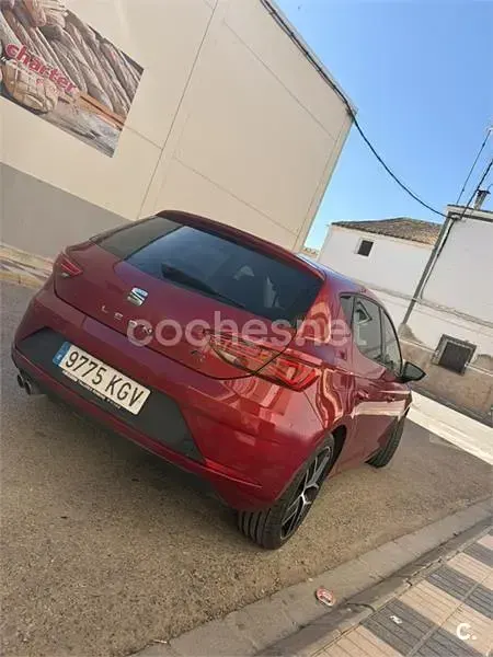 Usado Seat Leon FR 150 CV (110 kW) 2018 Rojo Berlina