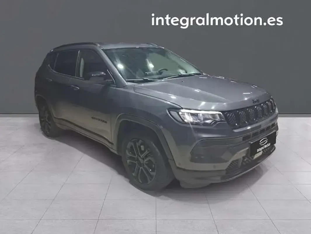 Usado Jeep Compass 131 CV (96 kW) 2022 Gris SUV