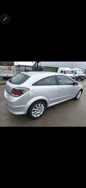 Usado Opel Astra GTC Enjoy 90 CV (66 kW) 2007 Gris Utilitario
