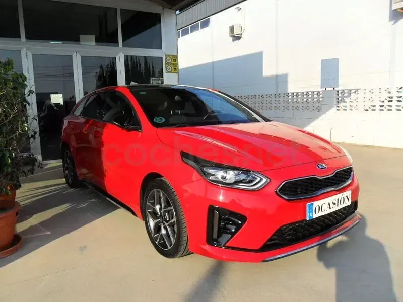 Usado Kia ProCeed GT-Line 120 CV (88 kW) 2019 Rojo Familiar