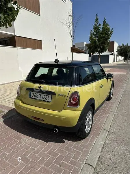 Usado Mini One D 90 CV (66 kW) 2010 Amarillo Utilitario