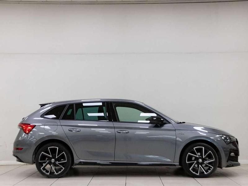 Usado Skoda Scala Monte Carlo 150 CV (110 kW) 2022 Gris Utilitario