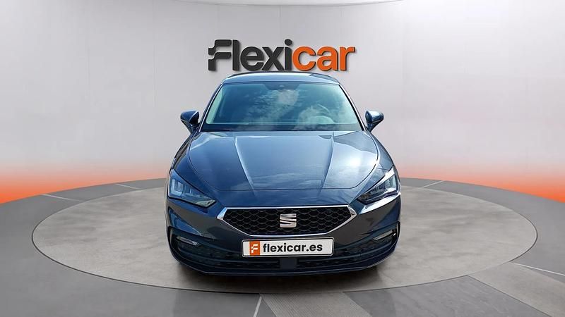 Usado Seat Leon Style 131 CV (96 kW) 2023 Gris Familiar
