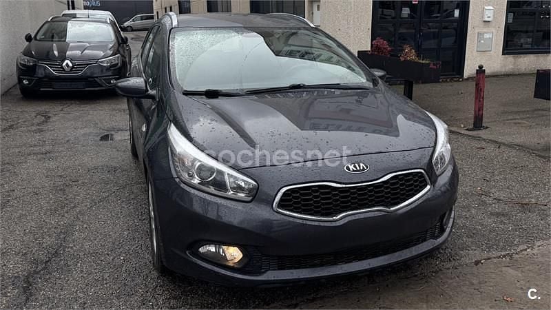 Usado Kia Ceed 100 CV (73 kW) 2013 Gris / plata Utilitario