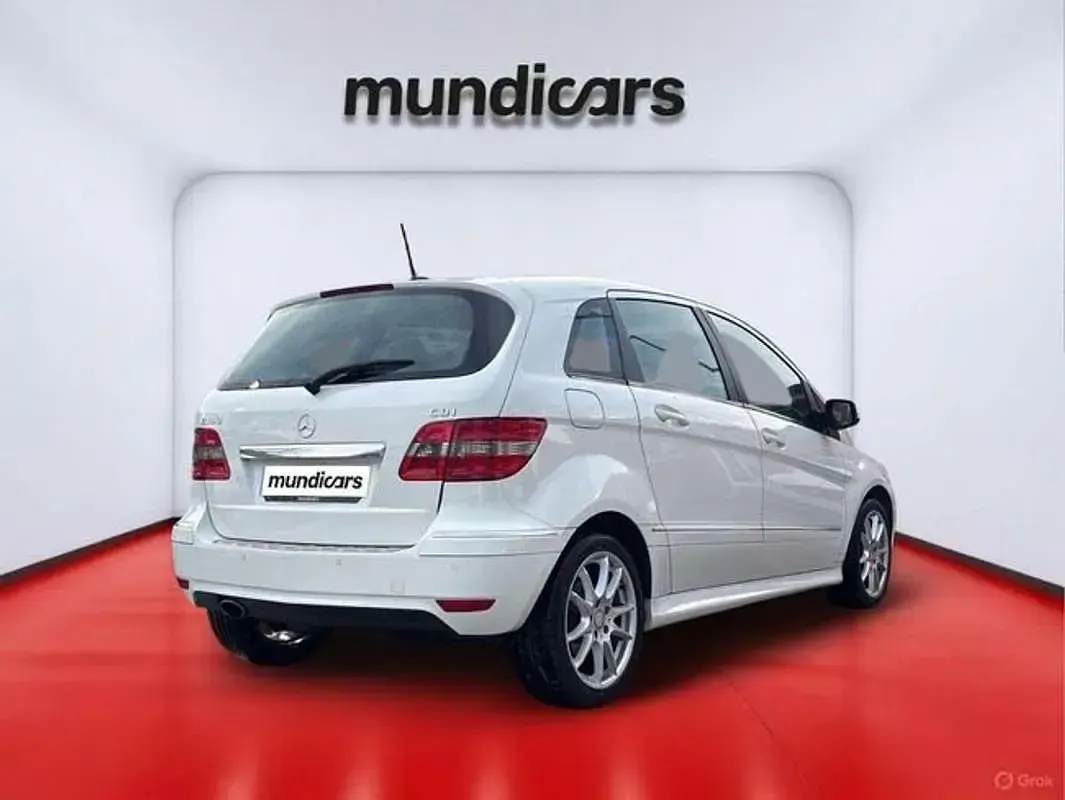 Usado Mercedes A180 109 CV (80 kW) 2011 Blanco Utilitario