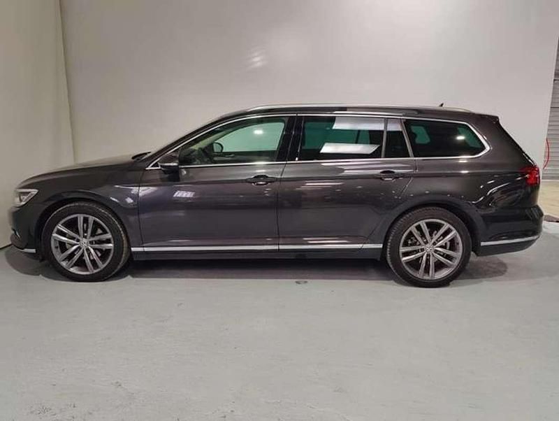 Usado VW Passat Sport 150 CV (110 kW) 2018 Gris Familiar
