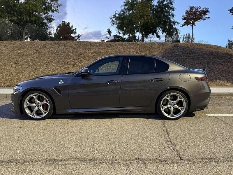 Gris / plata Usado 2021 Alfa Romeo Giulia Quadrifoglio Berlina | 66.500 € (Precio justo) - Imagen 1/4