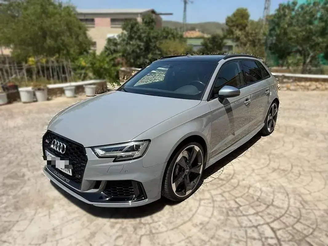 Usado Audi RS3 Sportback Premium 400 CV (294 kW) 2018 Gris Utilitario