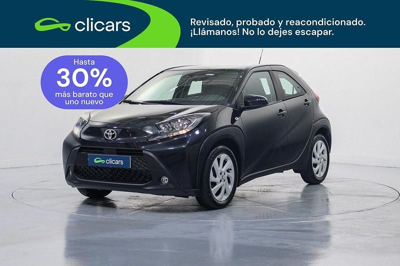 Usado Toyota Aygo X Play 72 CV (52 kW) 2022 Negro SUV