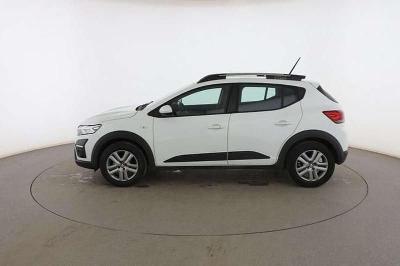 Usado Dacia Sandero Comfort 91 CV (66 kW) 2021 Blanco Utilitario