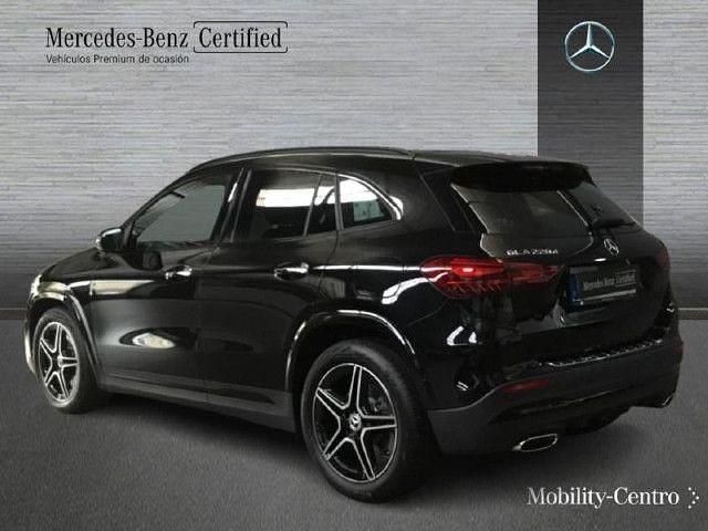 Usado Mercedes GLA220 AMG line 190 CV (139 kW) 2024 Negro noche SUV