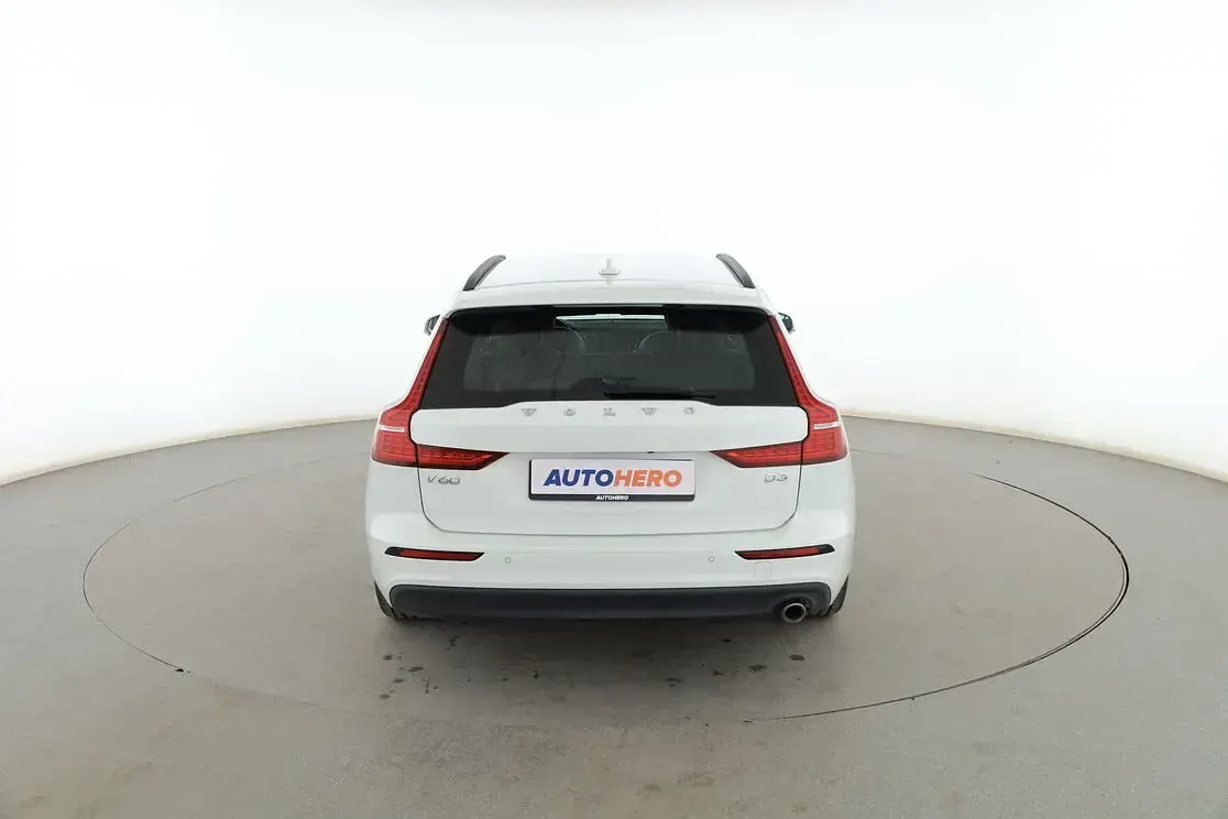 Usado Volvo V60 Momentum 150 CV (110 kW) 2019 Blanco Familiar