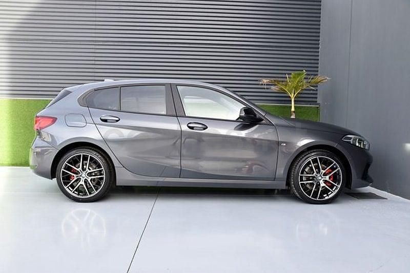 Usado BMW 118 Shadowline 150 CV (110 kW) 2021 Gris / plata Utilitario
