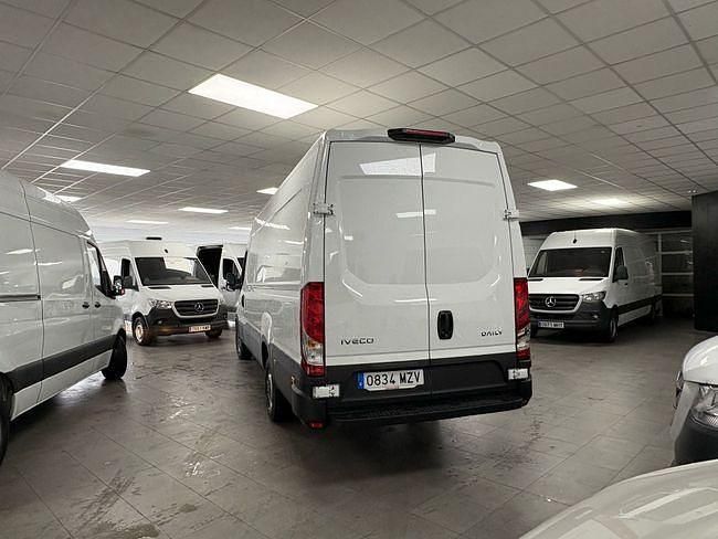Usado Iveco Daily 160 CV (117 kW) 2025 Blanco Berlina