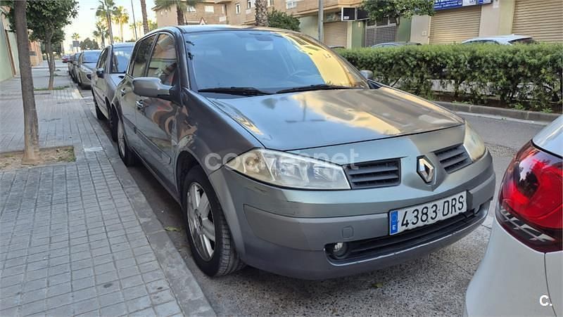 Usado Renault Mégane II Dynamique 80 CV (58 kW) 2005 Gris / plata Berlina