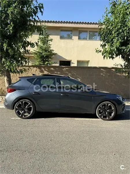 Usado Cupra Leon 245 CV (180 kW) 2021 Gris / plata Berlina