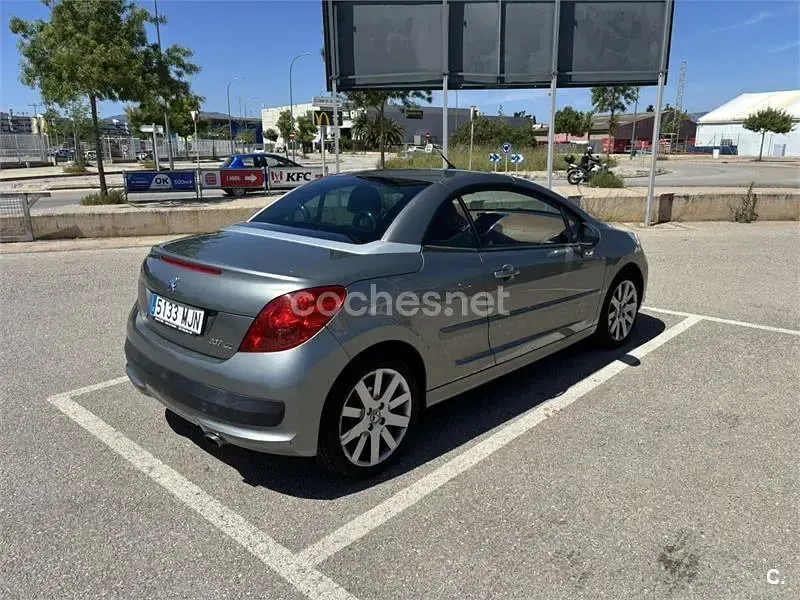 Usado Peugeot 207 CC 120 CV (88 kW) 2008 Gris / plata Descapotable