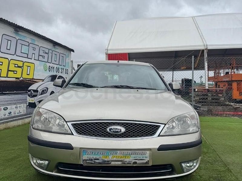 Usado Ford Mondeo Ghia 130 CV (95 kW) 2004 Beige Berlina