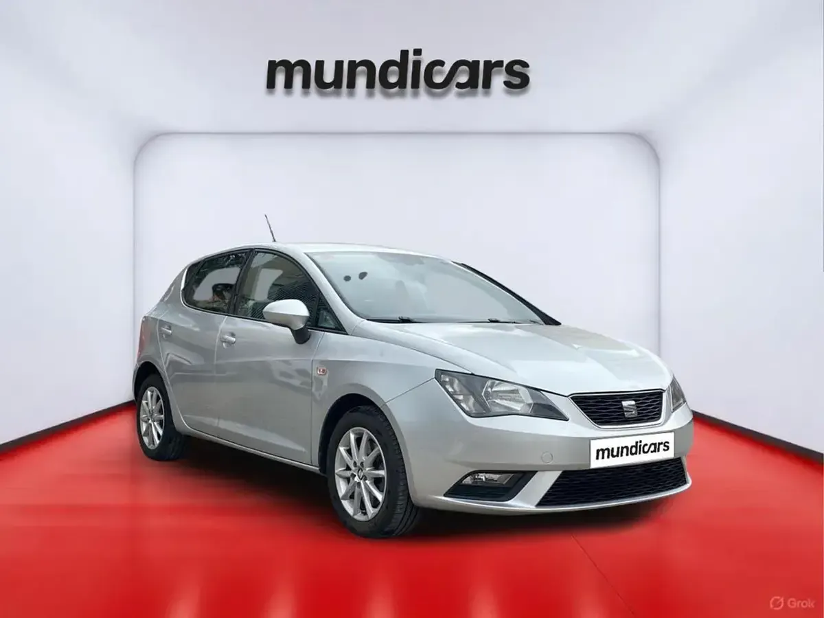 Usado Seat Ibiza Style 105 CV (77 kW) 2017 Plateado Berlina