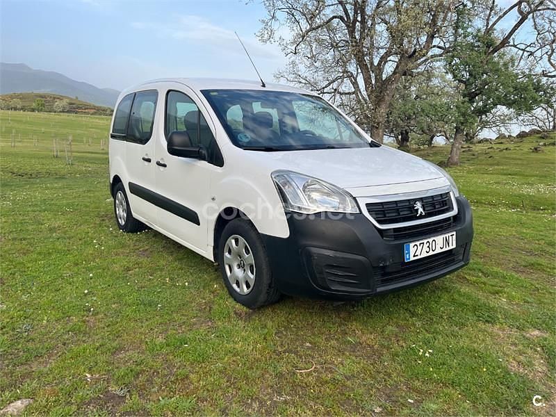 Usado Peugeot Partner Tepee Access 100 CV (73 kW) 2016 Blanco Monovolumen