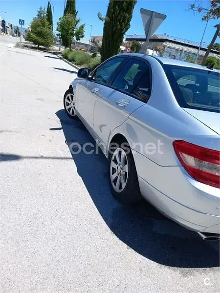 Usado Mercedes C220 Elegance 150 CV (110 kW) 2007 Gris / plata Berlina