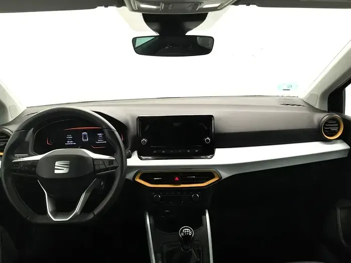 Usado Seat Arona Style 115 CV (84 kW) 2025 Gris / plata SUV