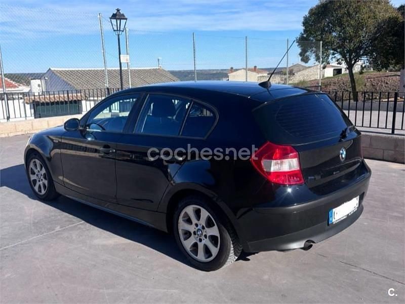 Usado BMW 116 115 CV (84 kW) 2007 Negro Utilitario