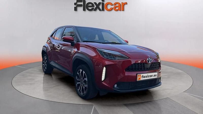 Usado Toyota Yaris Hybrid Active 116 CV (85 kW) 2024 Rojo